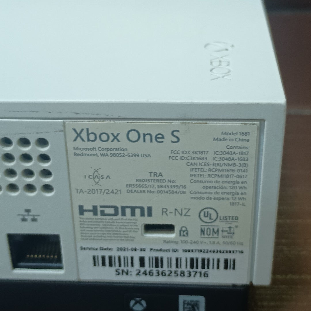 CONSOLA DE VIDEOJUEGO MICROSOFT XBOX ONE S 1 TB (SEMINUEVO)
