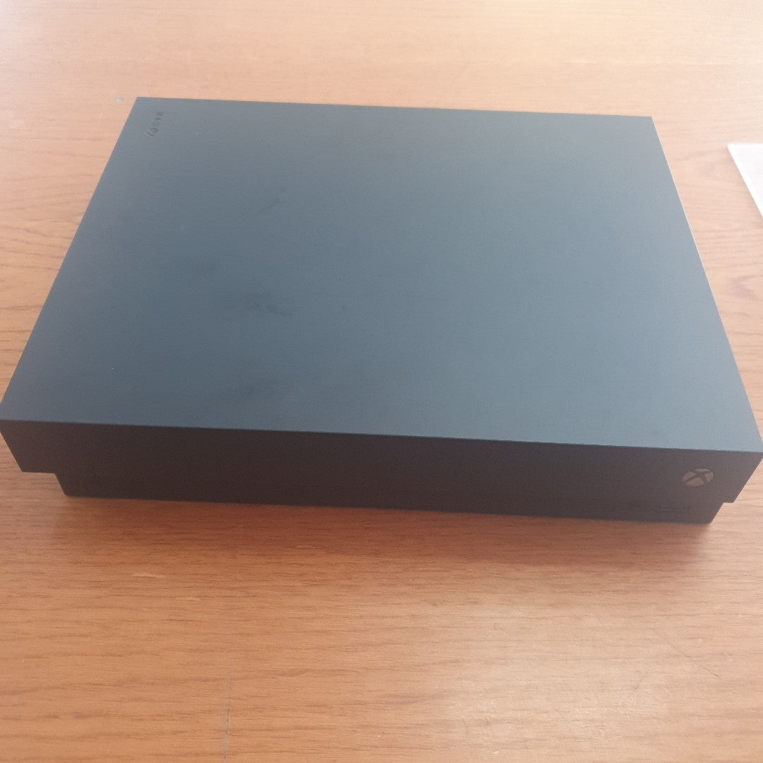 CONSOLA DE VIDEOJUEGO MICROSOFT XBOX ONE X 1 TB (SEMINUEVO)