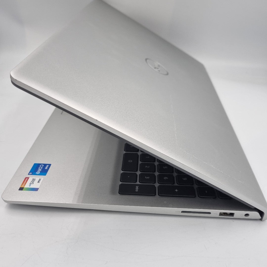 LAPTOP DELL INSPIRON 15 3520 (2024) 512 GB SSD 16 GB RAM (SEMINUEVO)