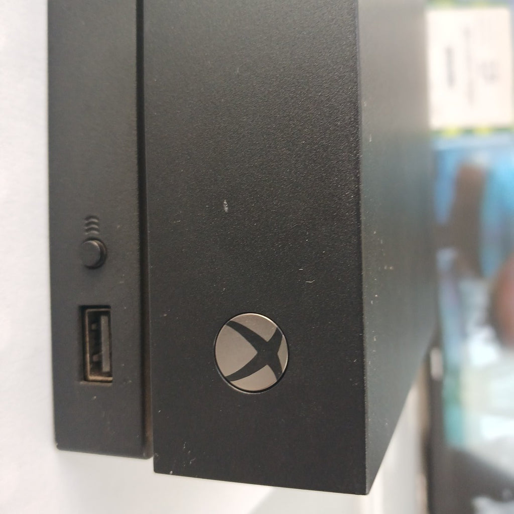 CONSOLA DE VIDEOJUEGO MICROSOFT XBOX ONE X 1 TB (SEMINUEVO)