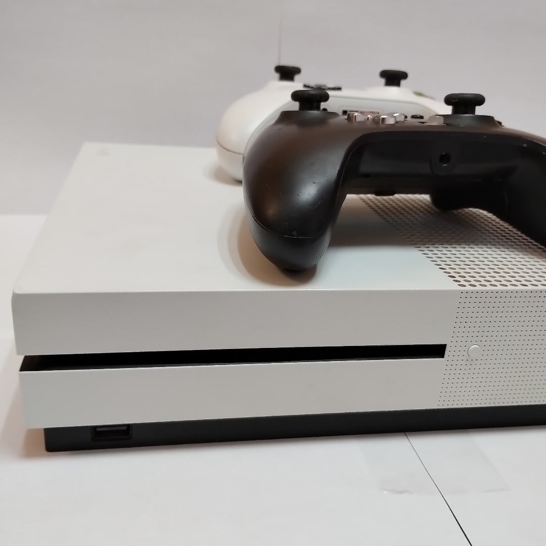 CONSOLA DE VIDEOJUEGO MICROSOFT XBOX ONE S 1 TB (SEMINUEVO)
