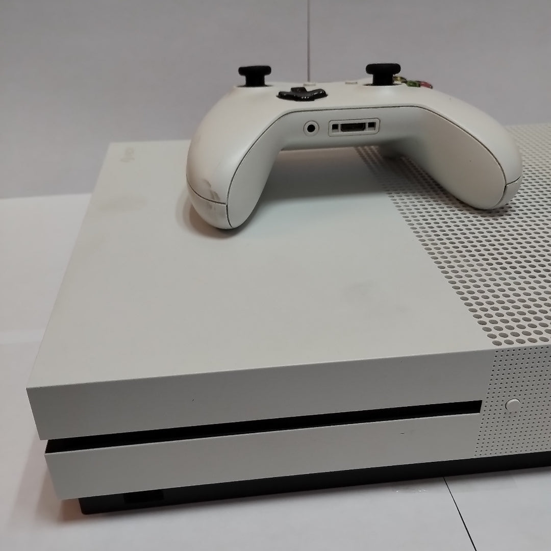 CONSOLA DE VIDEOJUEGO MICROSOFT XBOX ONE S 1 TB (SEMINUEVO)
