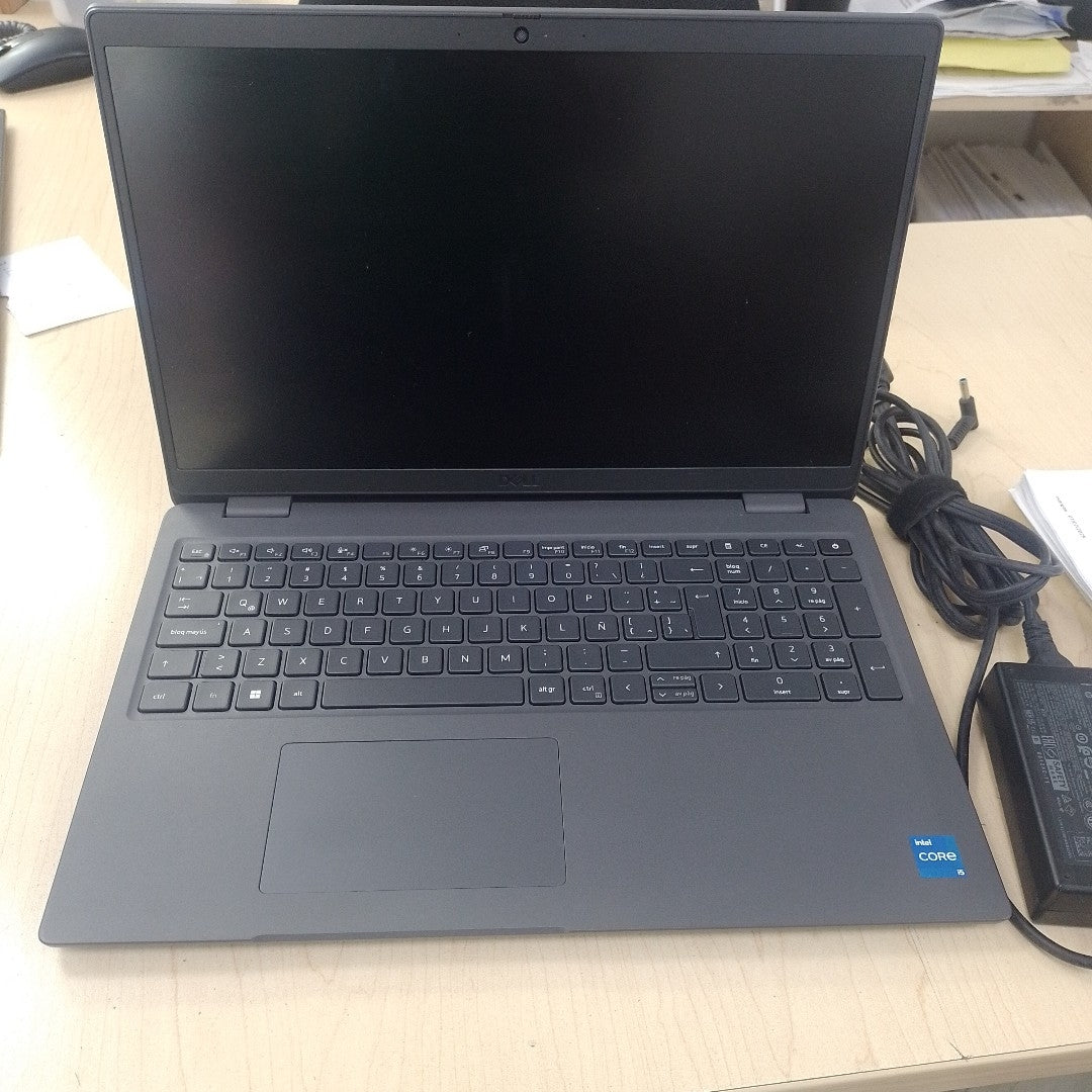 LAPTOP DELL LATITUDE 3540 (2024) 512 GB SSD 16 GB RAM (SEMINUEVO)
