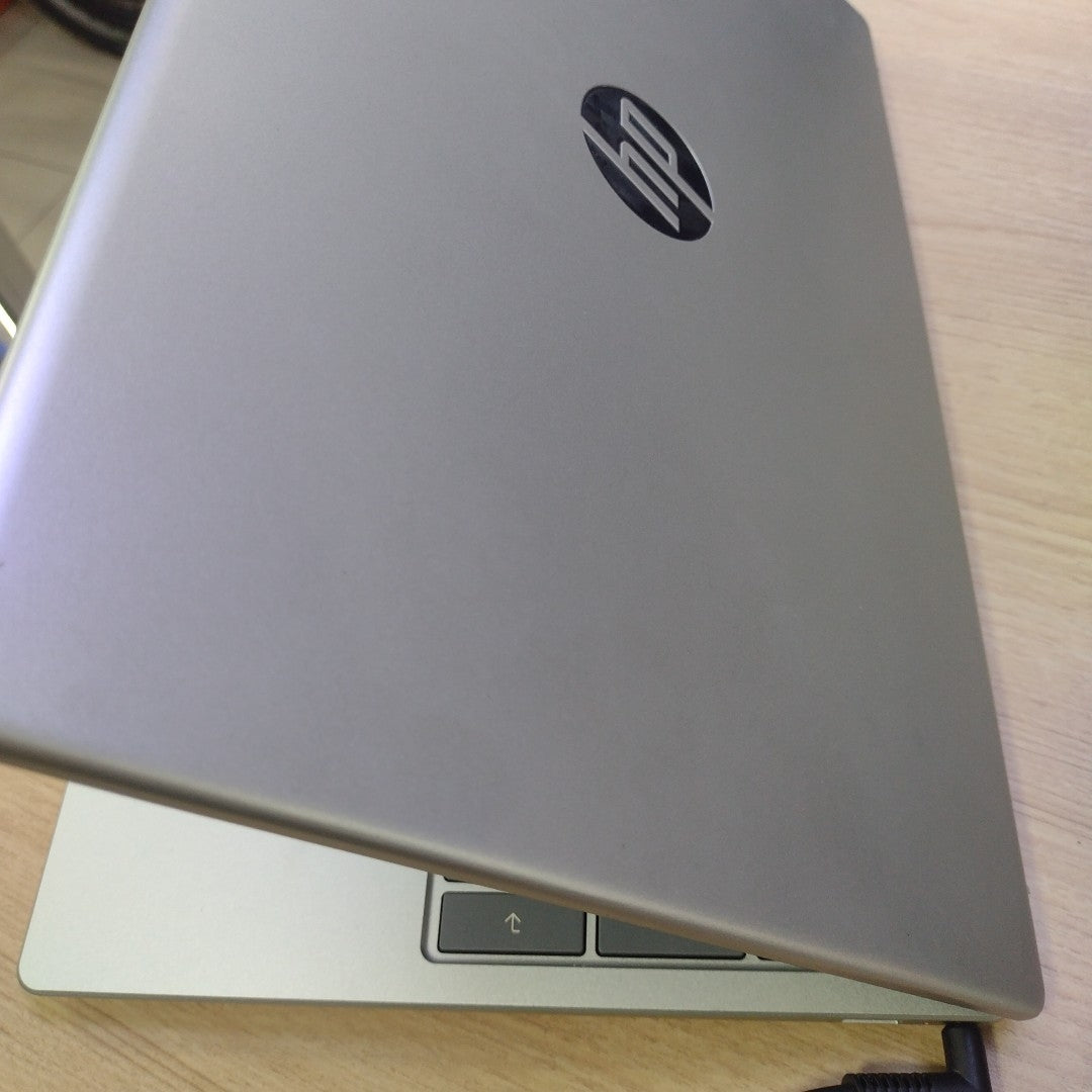 LAPTOP HP 15-FD0037LA  (2024) 512 GB SSD 8 GB RAM (SEMINUEVO)