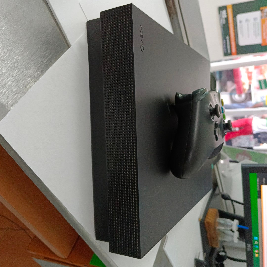 CONSOLA DE VIDEOJUEGO MICROSOFT XBOX ONE X 1 TB (SEMINUEVO)