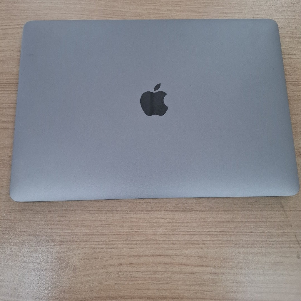 LAPTOP APPLE MACBOOK PRO 13" 2022 3.49 A2338 256 GB SSD 8 GB RAM (SEMINUEVO)