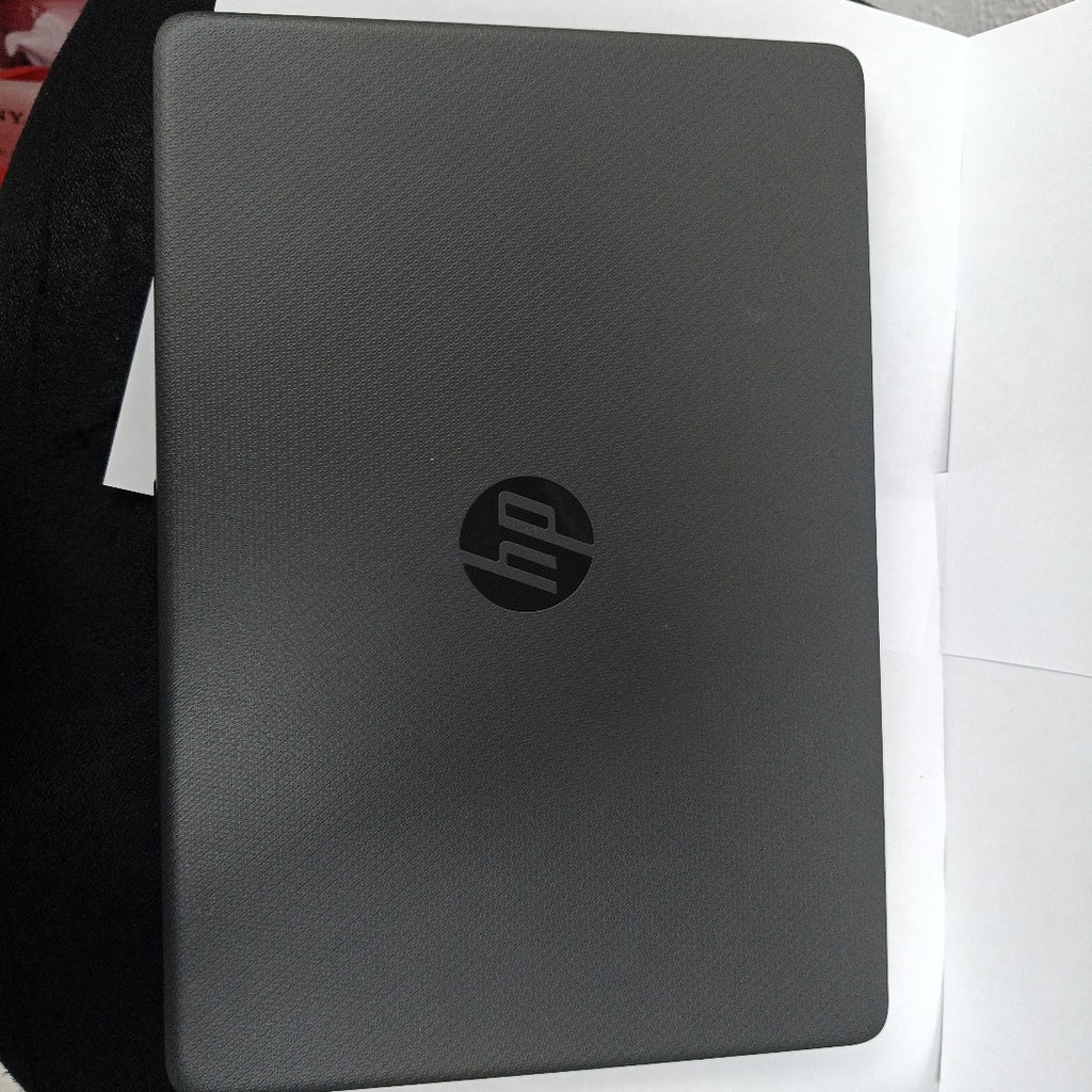LAPTOP HP 240 G8 (2022) 256 GB SSD 4 GB RAM