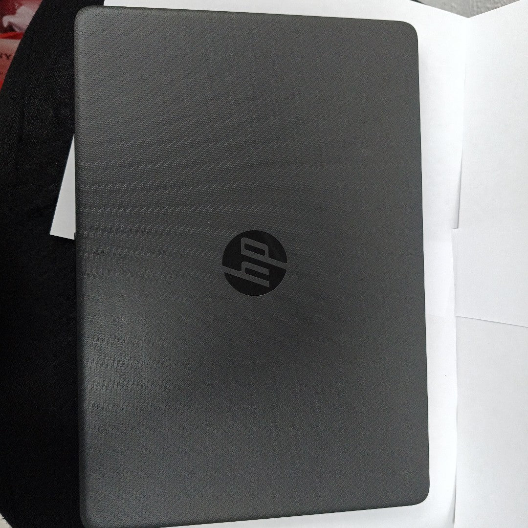 LAPTOP HP 240 G8 (2022) 256 GB SSD 4 GB RAM