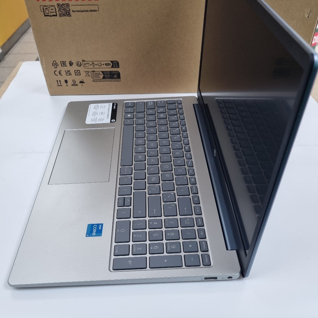 LAPTOP HP 15-FD0026LA (2024) 512 GB SSD 8 GB RAM (SEMINUEVO)