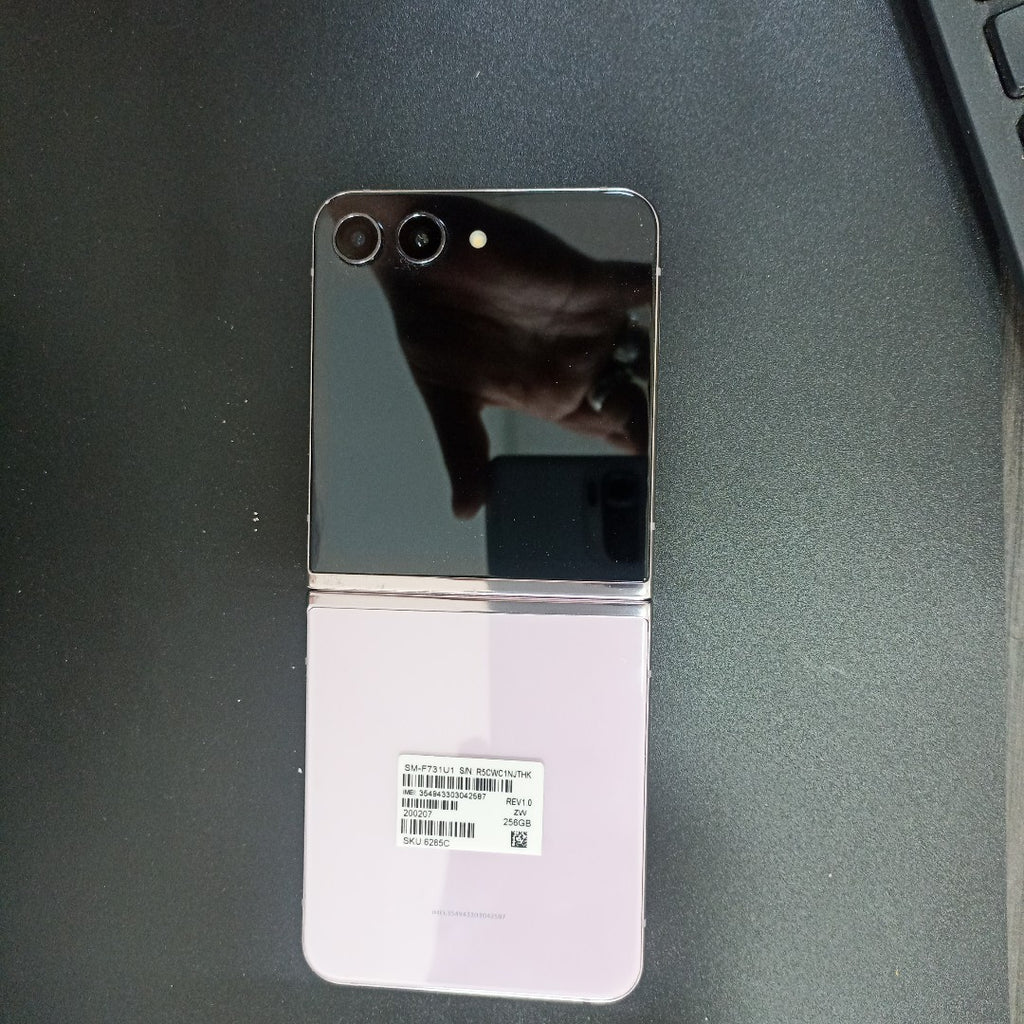 CELULAR SAMSUNG GALAXY Z FLIP 5 SM-F731U1 (2023) 256 GB 8 GB RAM (SEMINUEVO)