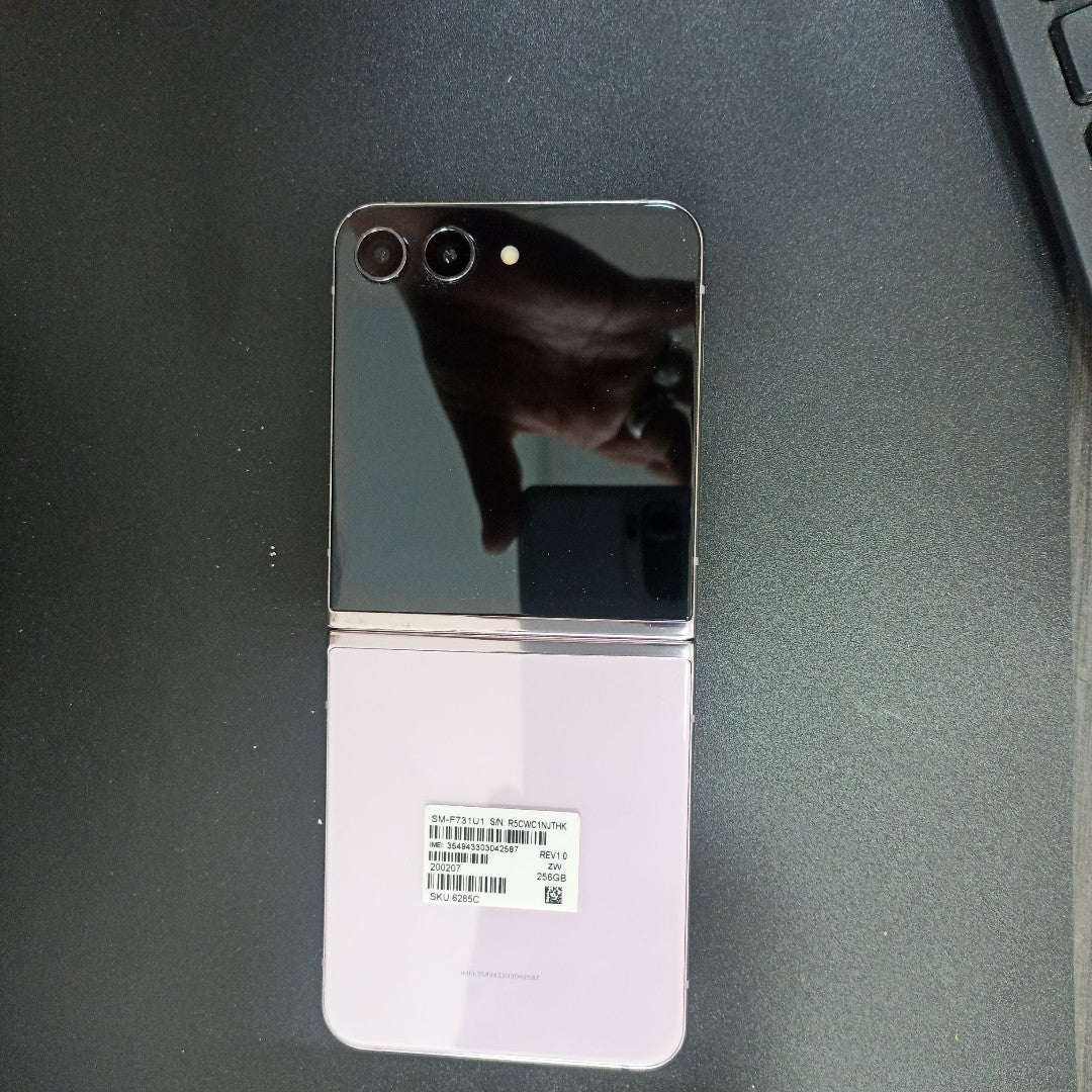 CELULAR SAMSUNG GALAXY Z FLIP 5 SM-F731U1 (2023) 256 GB 8 GB RAM (SEMINUEVO)