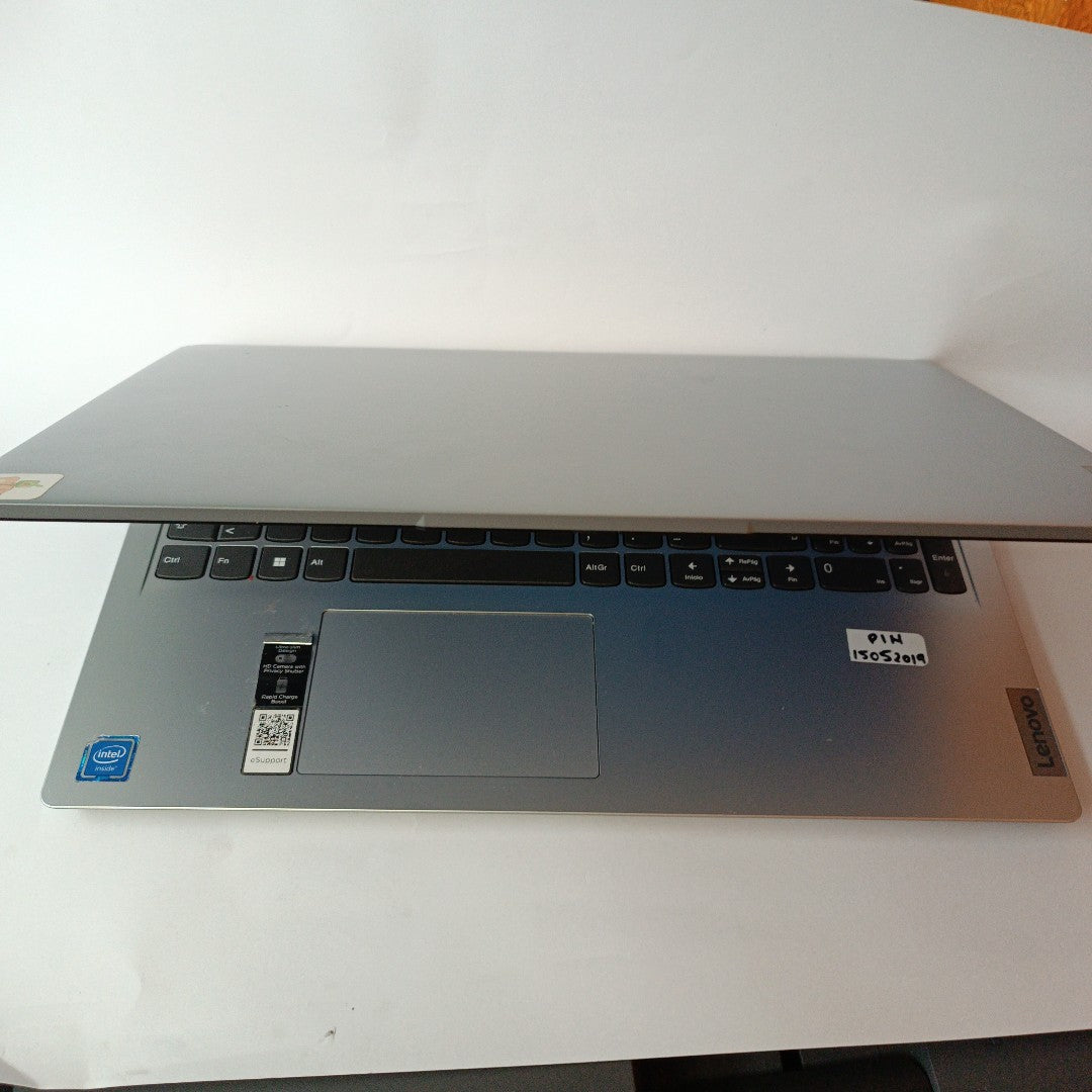 LAPTOP LENOVO IDEAPAD 1 15IGL7 (2023) 256 GB SSD 8 GB RAM (SEMINUEVO)