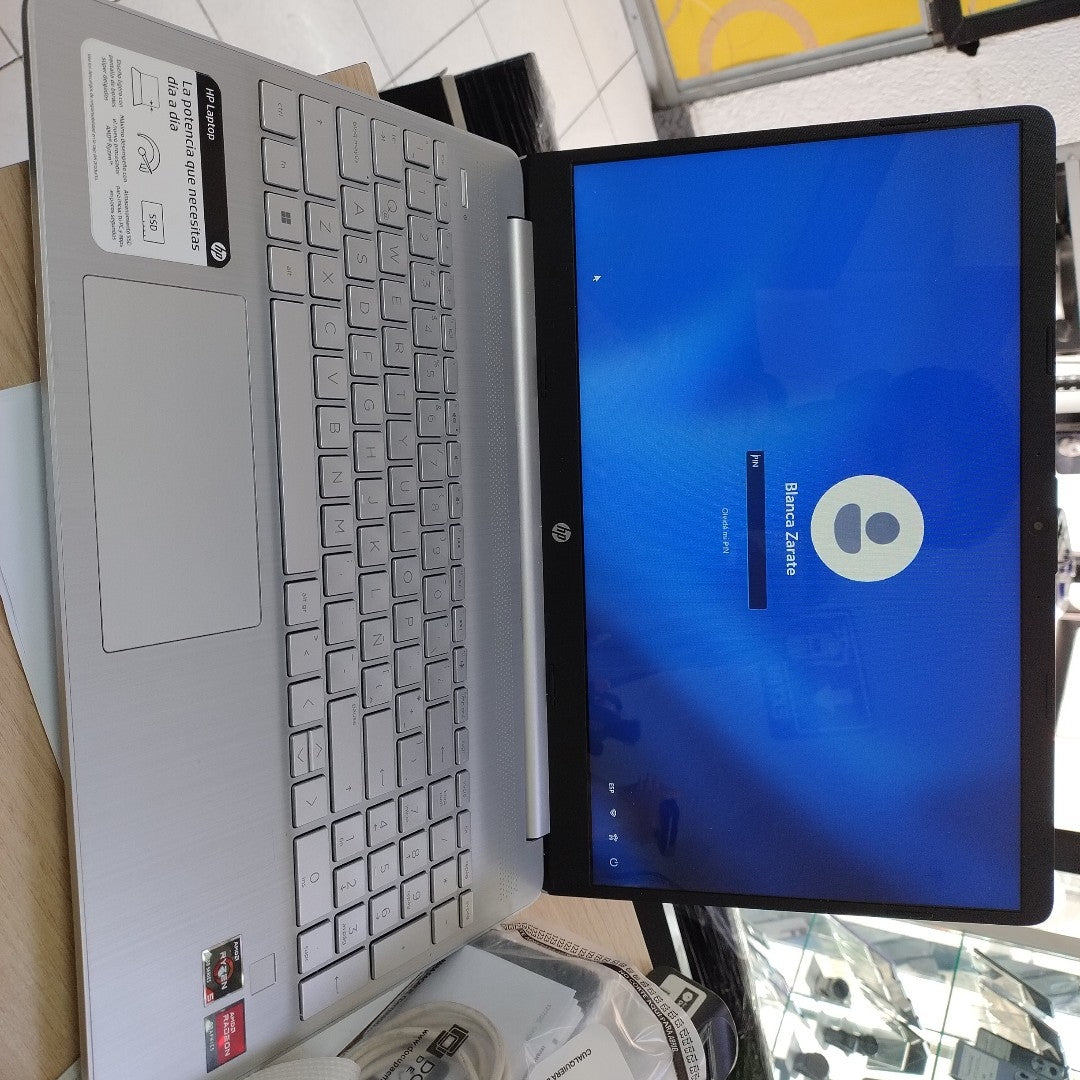 LAPTOP HP 15-EF2519LA (2022) 512 GB SSD 8 GB RAM (SEMINUEVO)