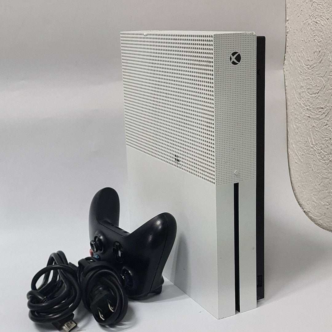 CONSOLA DE VIDEOJUEGO MICROSOFT XBOX ONE S 1 TB (SEMINUEVO)