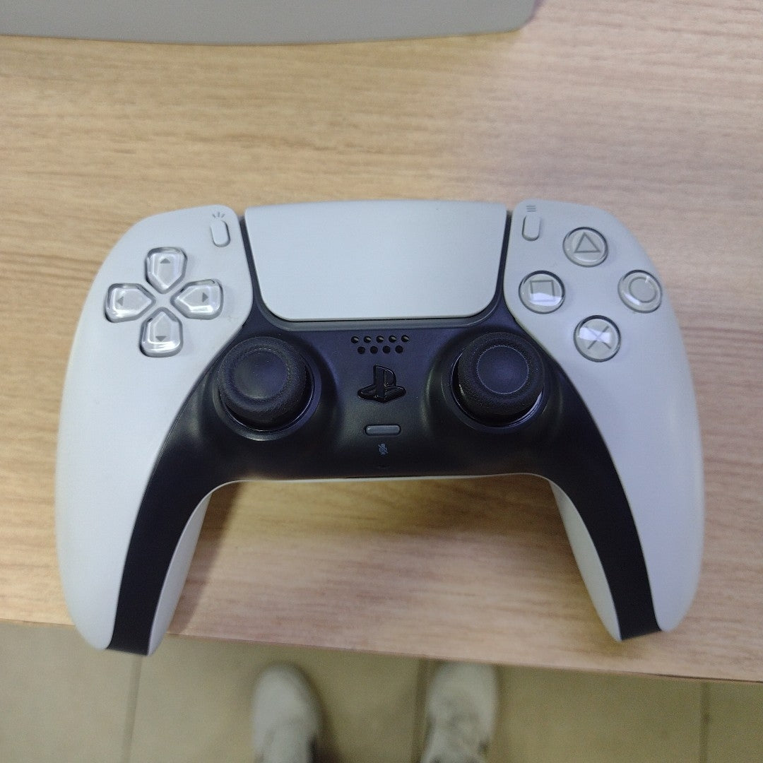 CONSOLA DE VIDEOJUEGO SONY PS5 825 SSD (SEMINUEVO)
