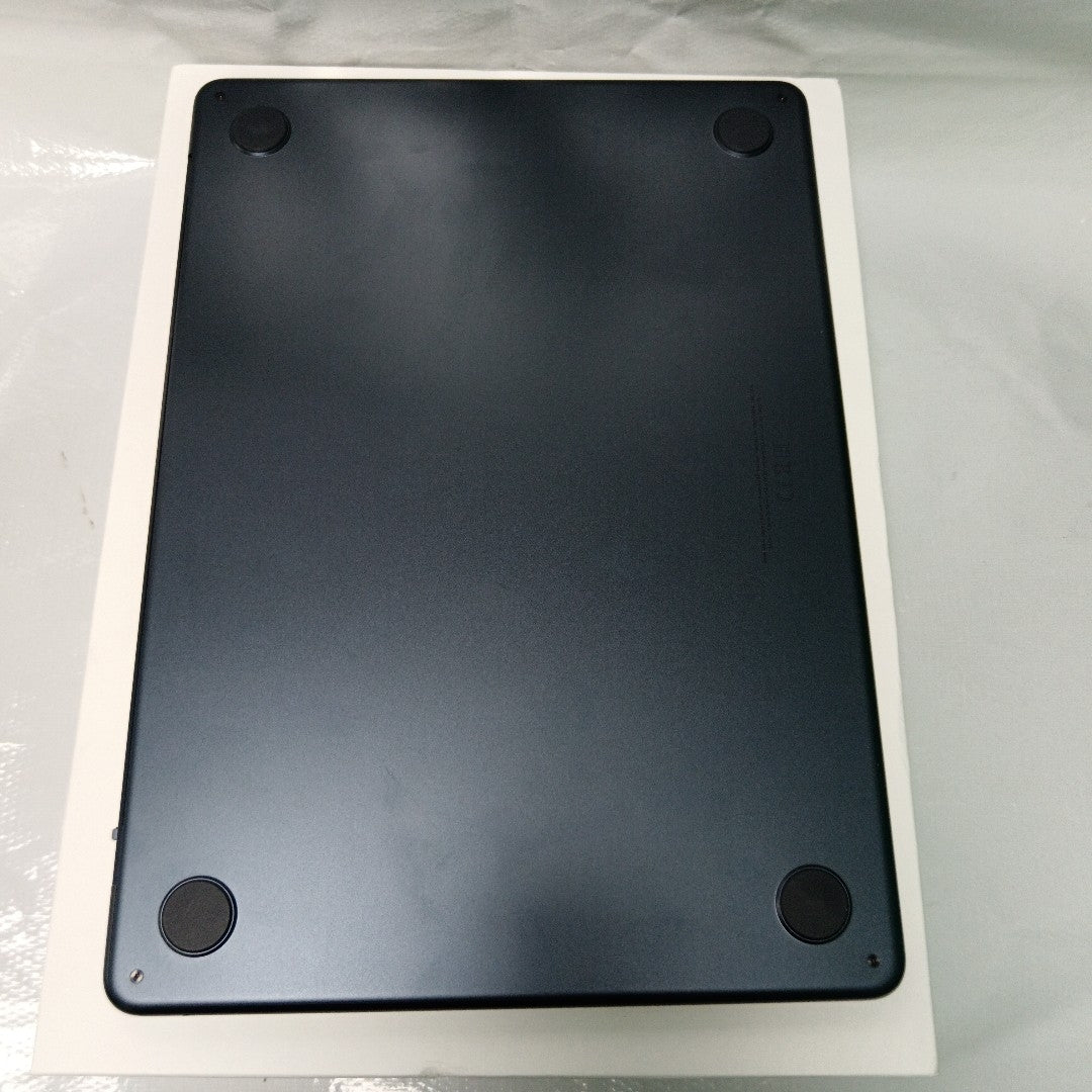 LAPTOP APPLE MACBOOK AIR 13" 2022 3.49 A2681 (8 CPU/8 GPU) 256 GB SSD 16 GB RAM (SEMINUEVO)