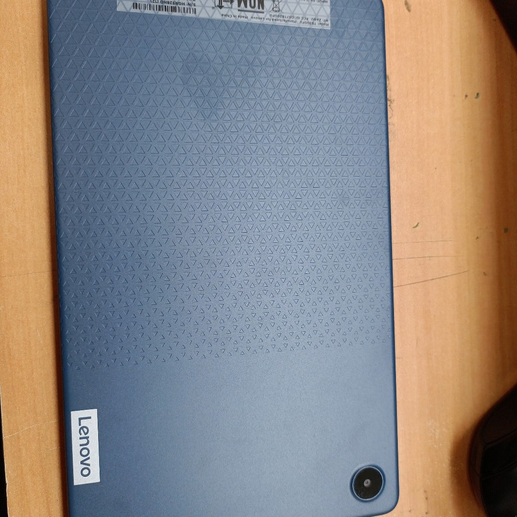 TABLETA LENOVO TAB M8 TB300FU (2023) 32 GB 3 GB RAM (SEMINUEVO)