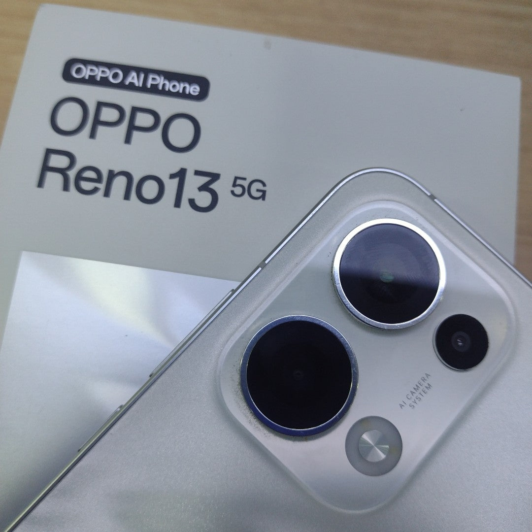 CELULAR OPPO  RENO13 5G CPH2689 (2024) 512 GB 12 GB RAM (SEMINUEVO)