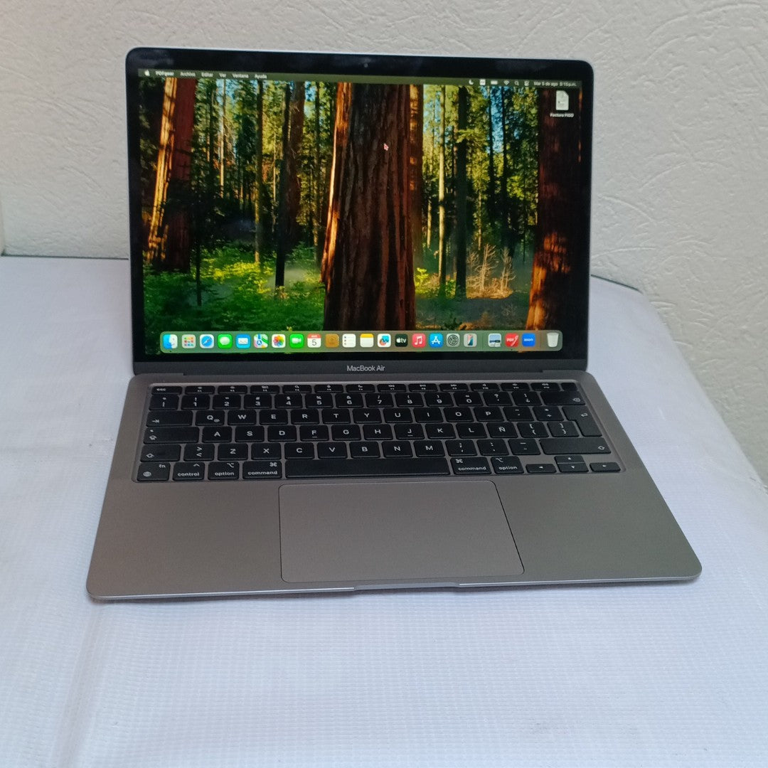 LAPTOP APPLE MACBOOK AIR 13" 2020 3.2 A2337 512 GB SSD 8 GB RAM (SEMINUEVO)