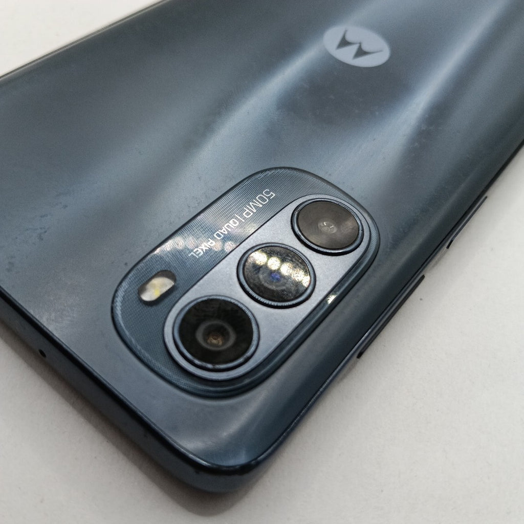 CELULAR MOTOROLA MOTO G62 5G XT2223-2 128 GB 4 GB RAM (SEMINUEVO)