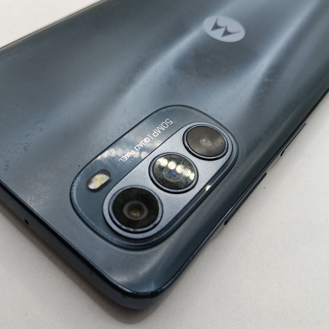CELULAR MOTOROLA MOTO G62 5G XT2223-2 128 GB 4 GB RAM (SEMINUEVO)
