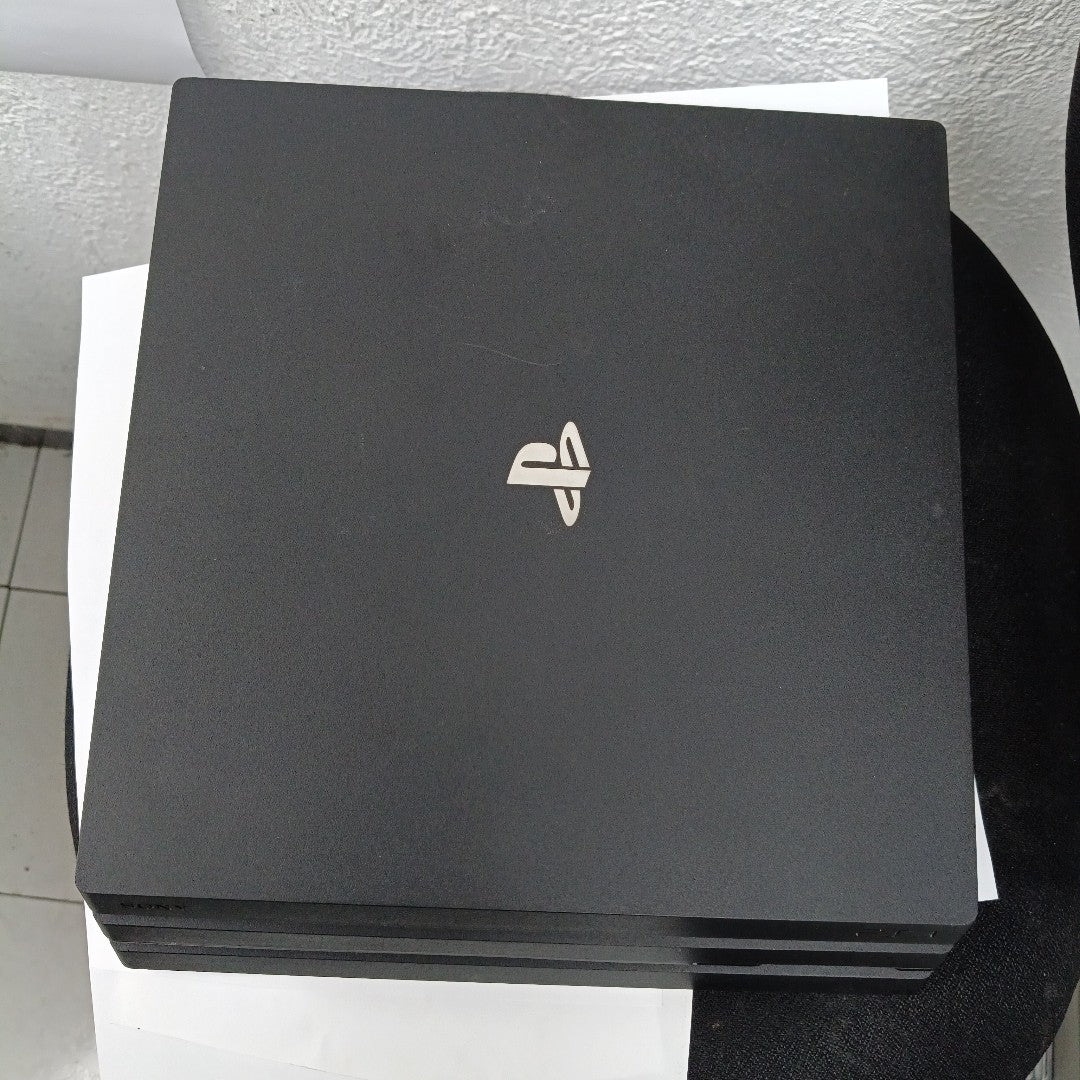 CONSOLA DE VIDEOJUEGO SONY PS4 PRO 1 TB (SEMINUEVO)