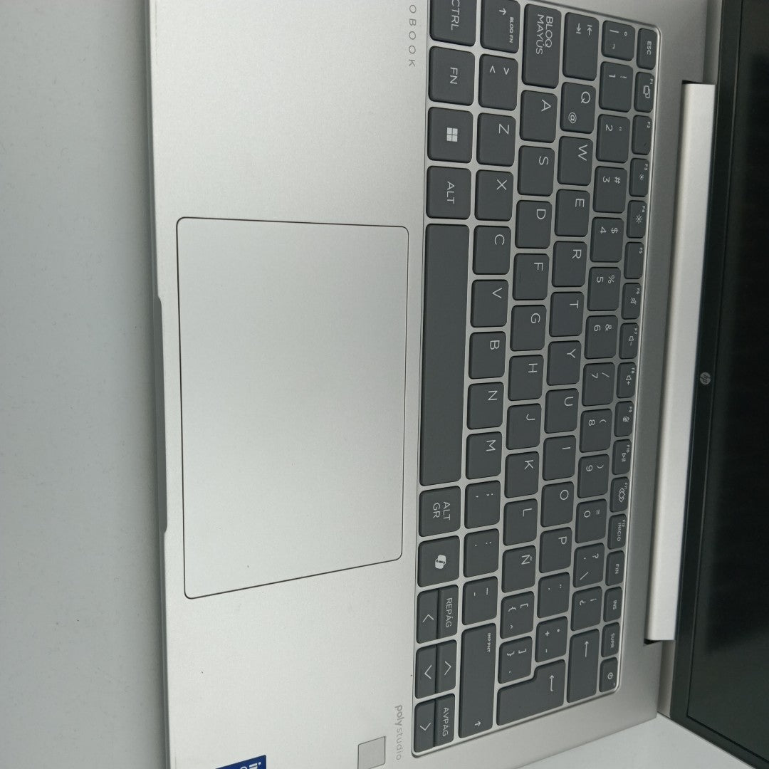 LAPTOP HP PROBOOK 440 G11 (2025) 512 GB SSD 16 GB RAM (SEMINUEVO)