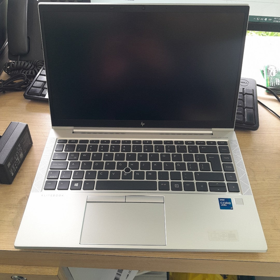 LAPTOP HP ELITEBOOK 840 G8 (2023) 256 GB SSD 16 GB RAM (SEMINUEVO)