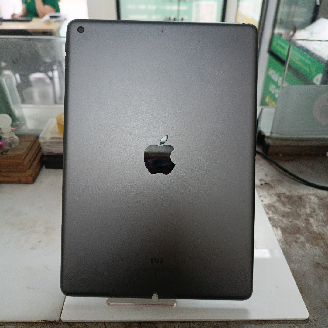TABLETA APPLE IPAD 9 A2602 64 GB 3 GB RAM (SEMINUEVO)
