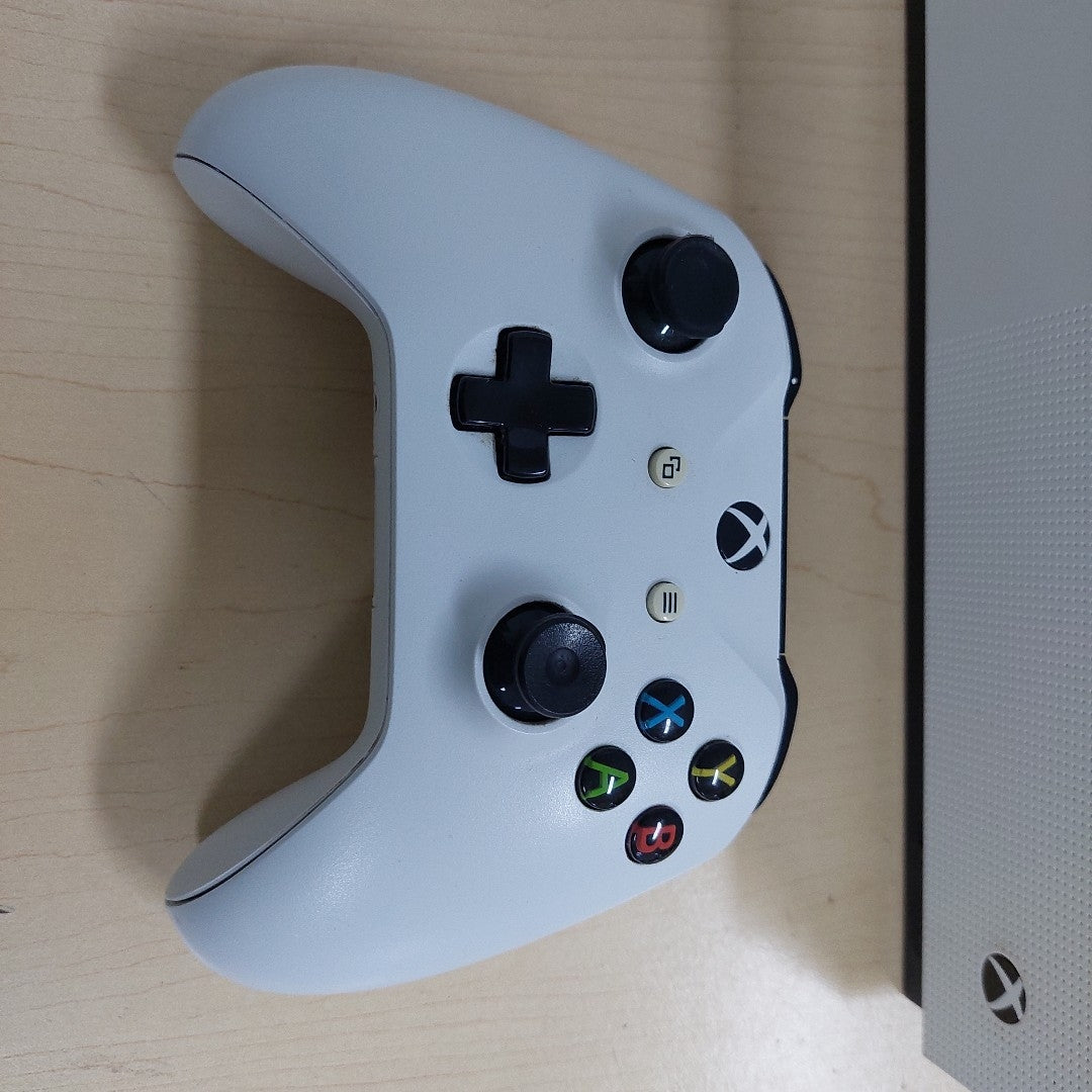 CONSOLA DE VIDEOJUEGO MICROSOFT XBOX ONE S 1 TB (SEMINUEVO)