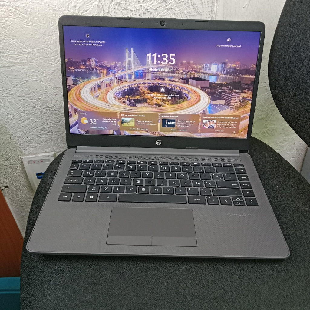 LAPTOP HP 245 G9 (2024) 512 GB SSD 8 GB RAM (SEMINUEVO)