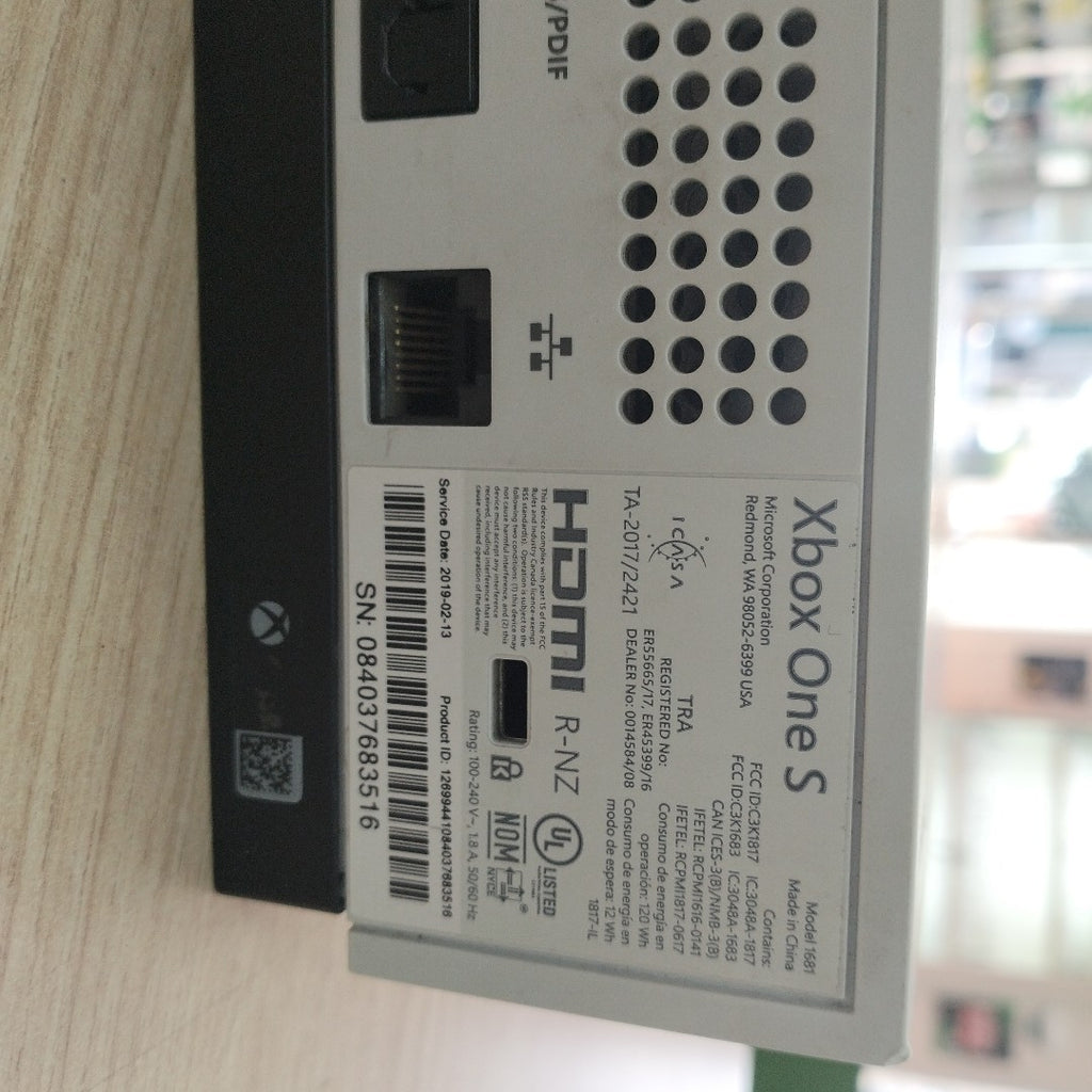 CONSOLA DE VIDEOJUEGO MICROSOFT XBOX ONE S 1 TB (SEMINUEVO)