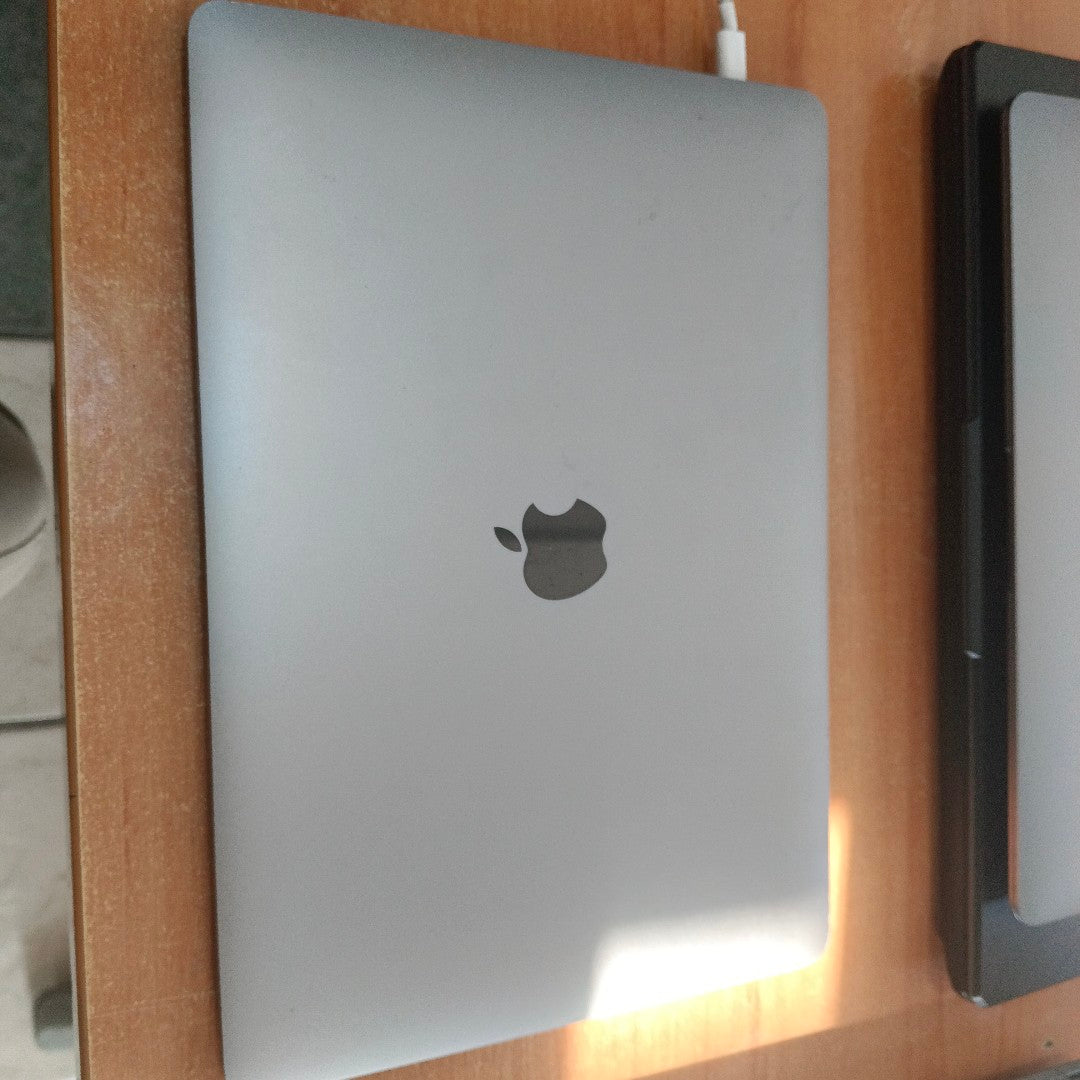 LAPTOP APPLE MACBOOK AIR 13" 2020 1.1 A2179 256 GB SSD 8 GB RAM (SEMINUEVO)