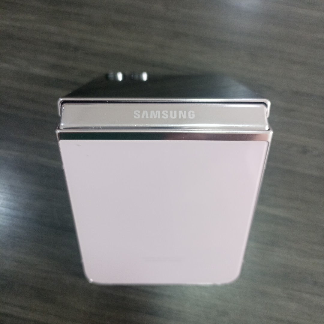 CELULAR SAMSUNG GALAXY Z FLIP 5 SM-F731B (2023) 256 GB 8 GB RAM (SEMINUEVO)