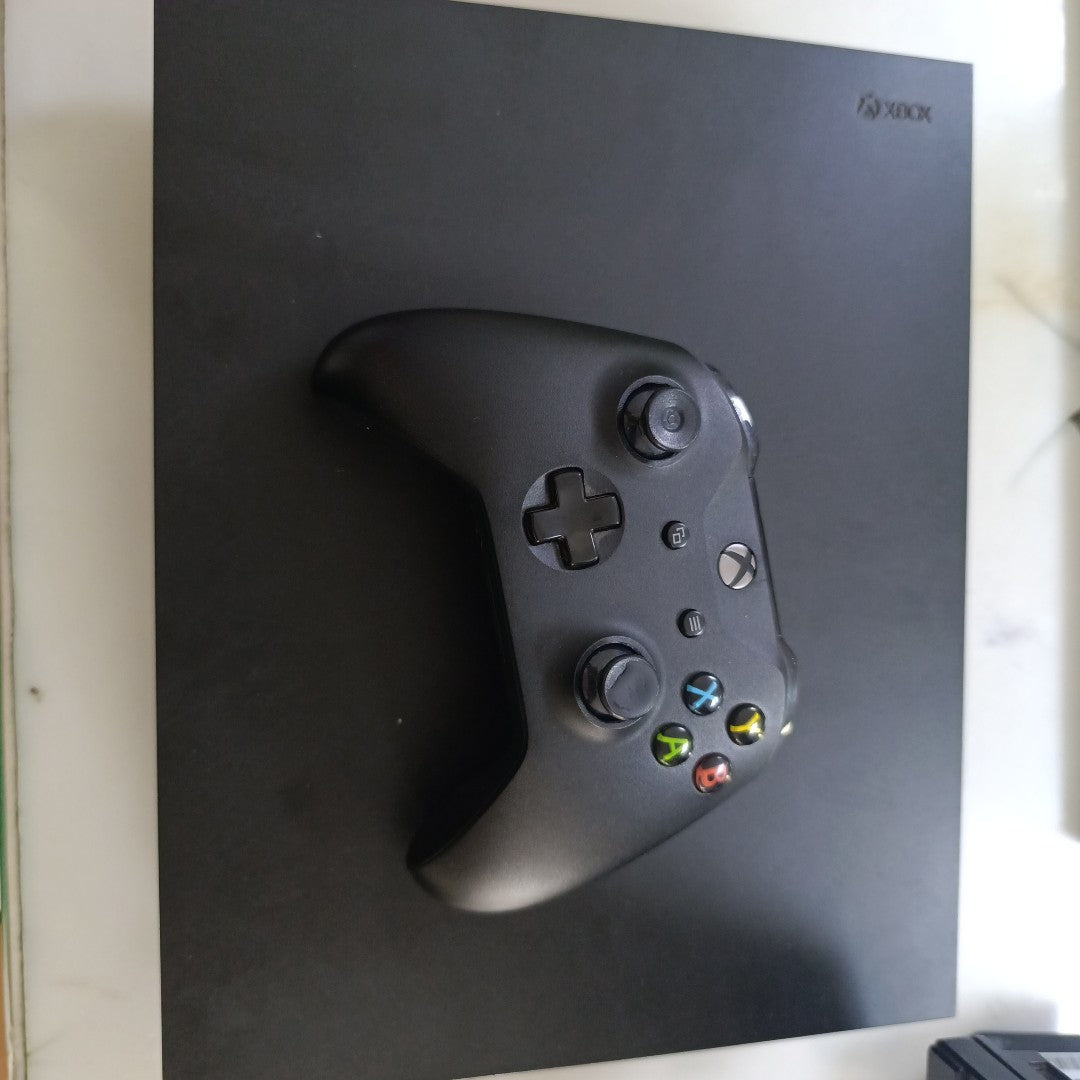 CONSOLA DE VIDEOJUEGO MICROSOFT XBOX ONE X 1 TB (SEMINUEVO)