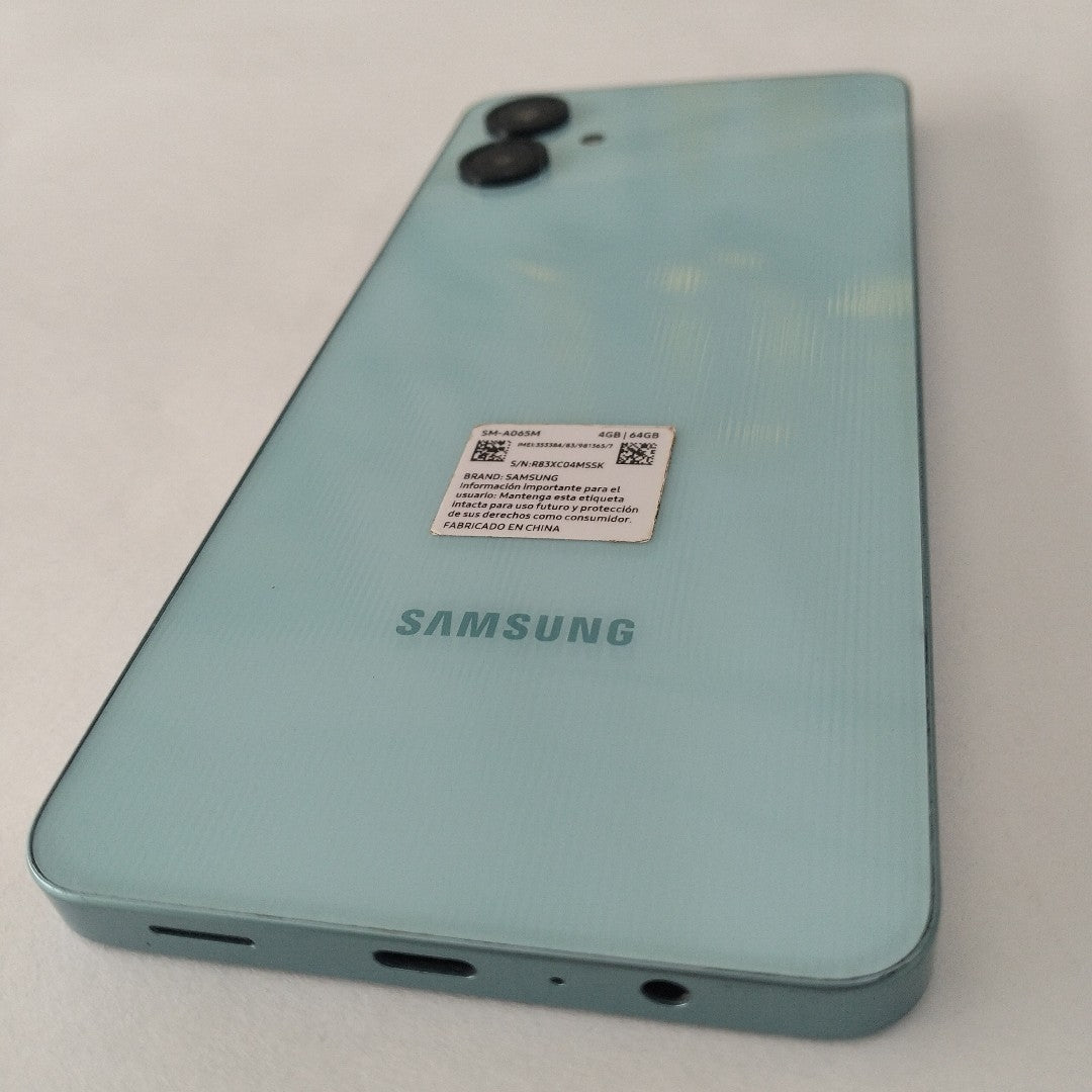 CELULAR SAMSUNG GALAXY A06 SM-A065M (2024) 64 GB 4 GB RAM (SEMINUEVO)