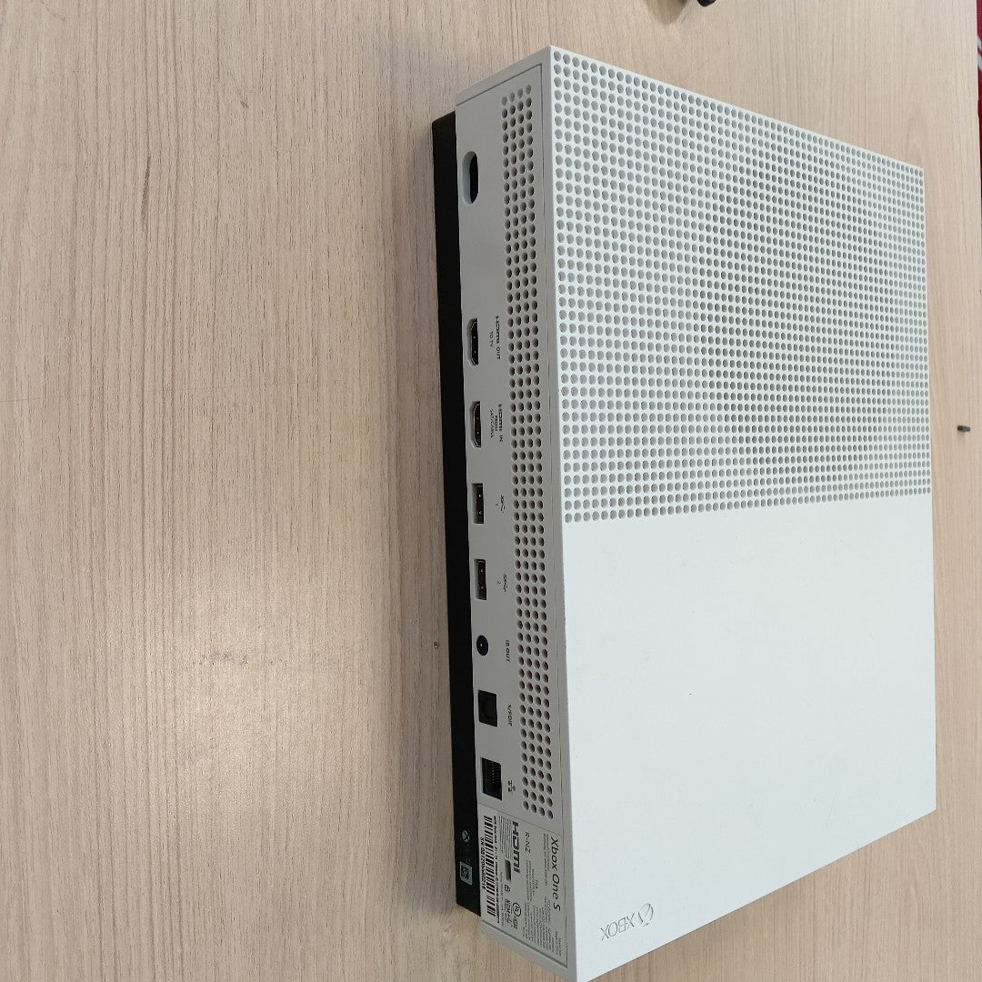 CONSOLA DE VIDEOJUEGO MICROSOFT XBOX ONE S 1 TB (SEMINUEVO)
