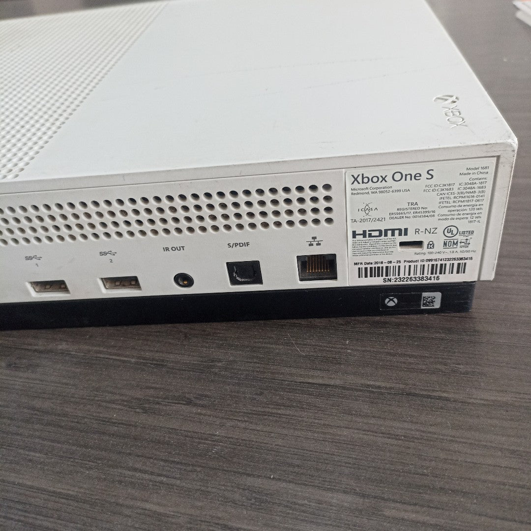 CONSOLA DE VIDEOJUEGO MICROSOFT XBOX ONE S 1 TB (SEMINUEVO)