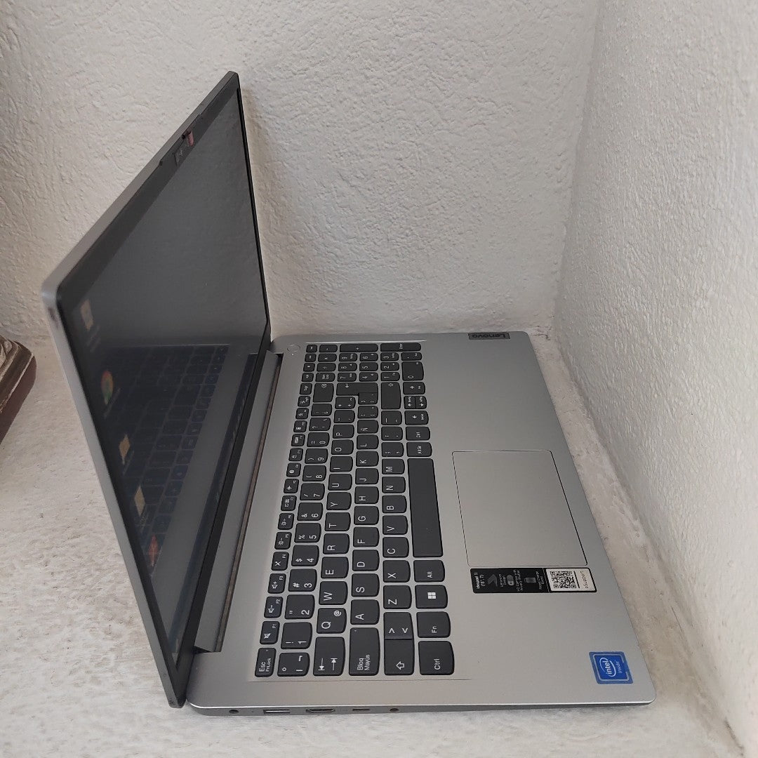 LAPTOP LENOVO IDEAPAD 1 15IGL7 (2024) 256 GB SSD 8 GB RAM (SEMINUEVO)