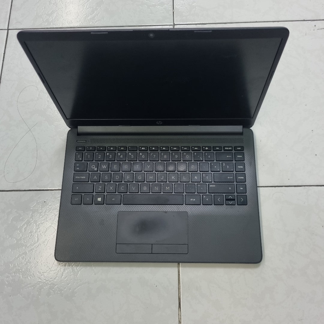 LAPTOP HP 245 G8 (2022) 1 TB 8 GB RAM (SEMINUEVO)