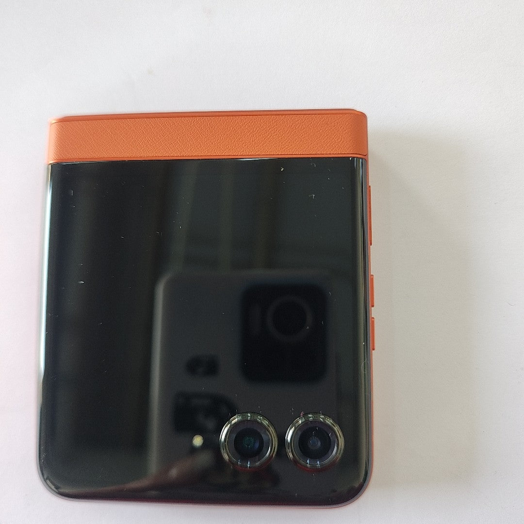 CELULAR MOTOROLA RAZR 50 5G XT2453-1 512 GB 12 GB RAM (SEMINUEVO)