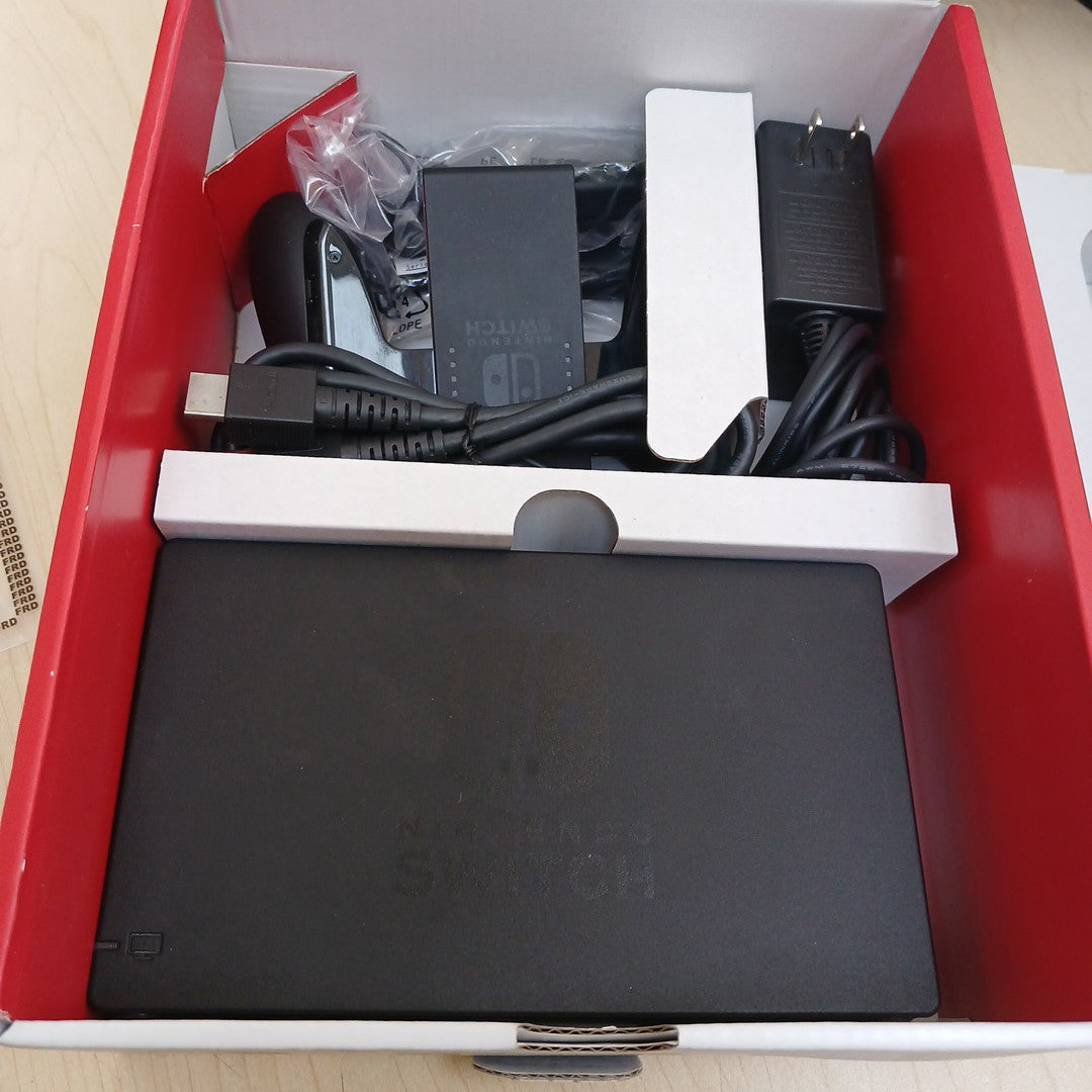 CONSOLA DE VIDEOJUEGO NINTENDO SWITCH 1.1 32 GB (SEMINUEVO)