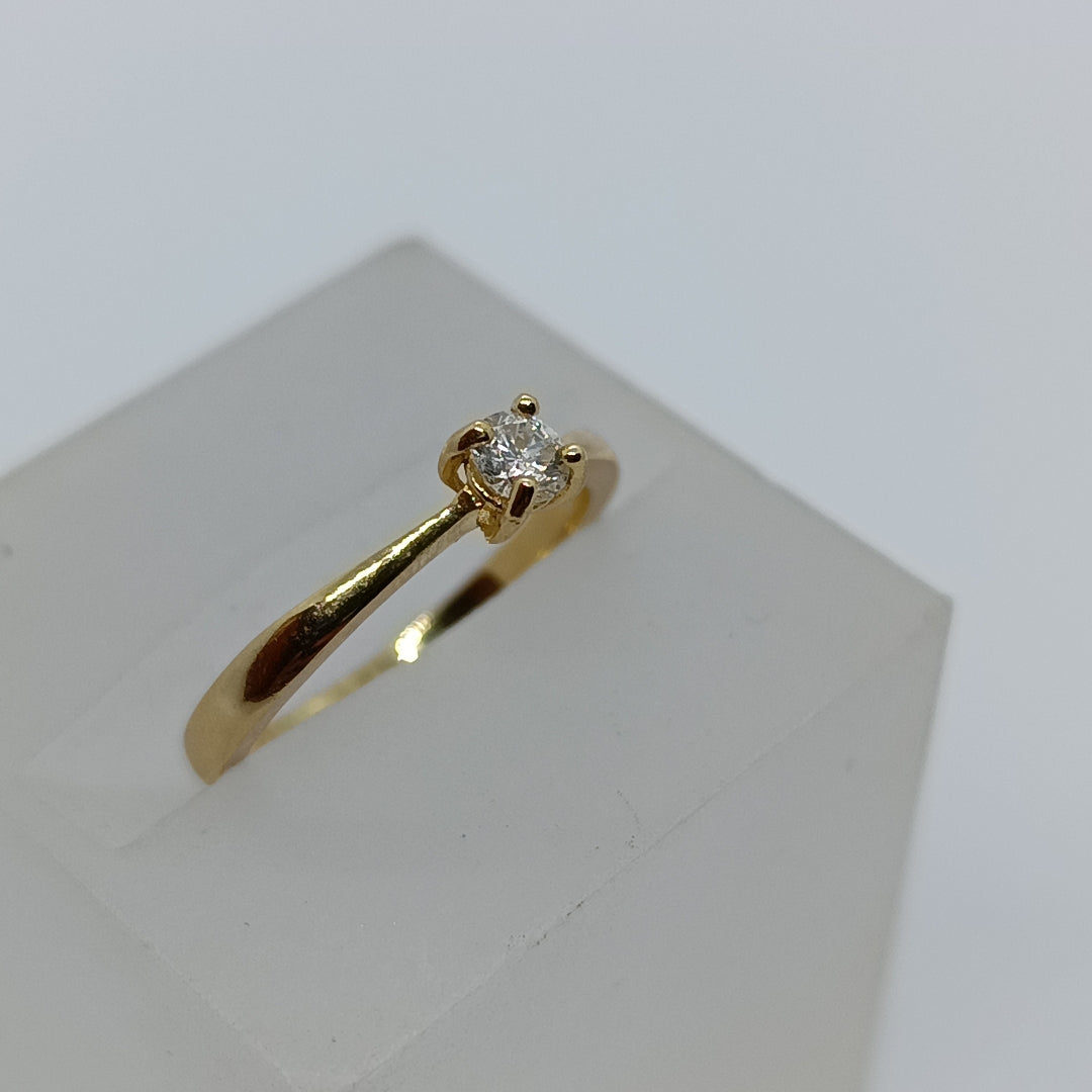 ANILLO SOLITARIO CON DIAMANTE CORTE BRILLANTE 0.20CTS JK SI1, 14K 2.1 G (NUEVO)