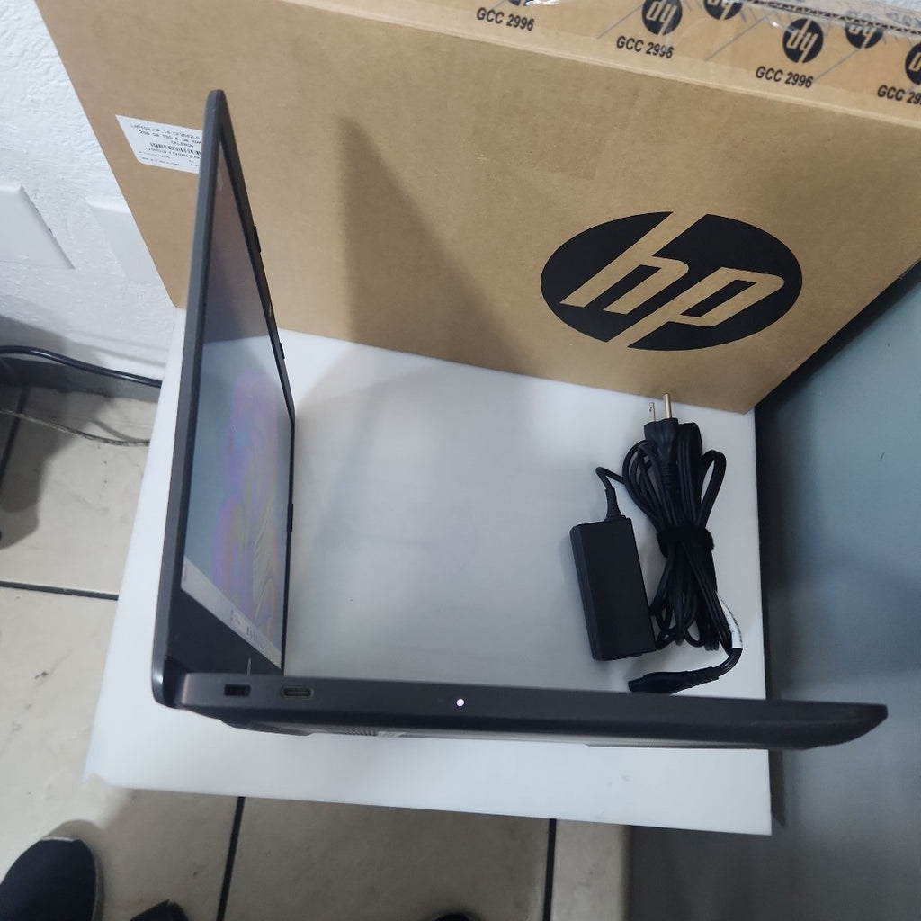 LAPTOP HP 14-CF2542LA (2022) 256 GB SSD 8 GB RAM (SEMINUEVO)