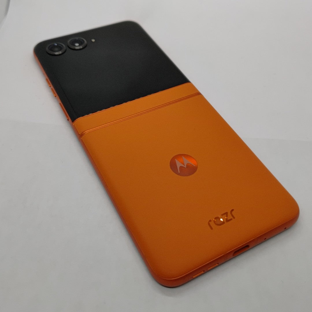CELULAR MOTOROLA RAZR 50 5G XT2453-1 512 GB 12 GB RAM (SEMINUEVO)
