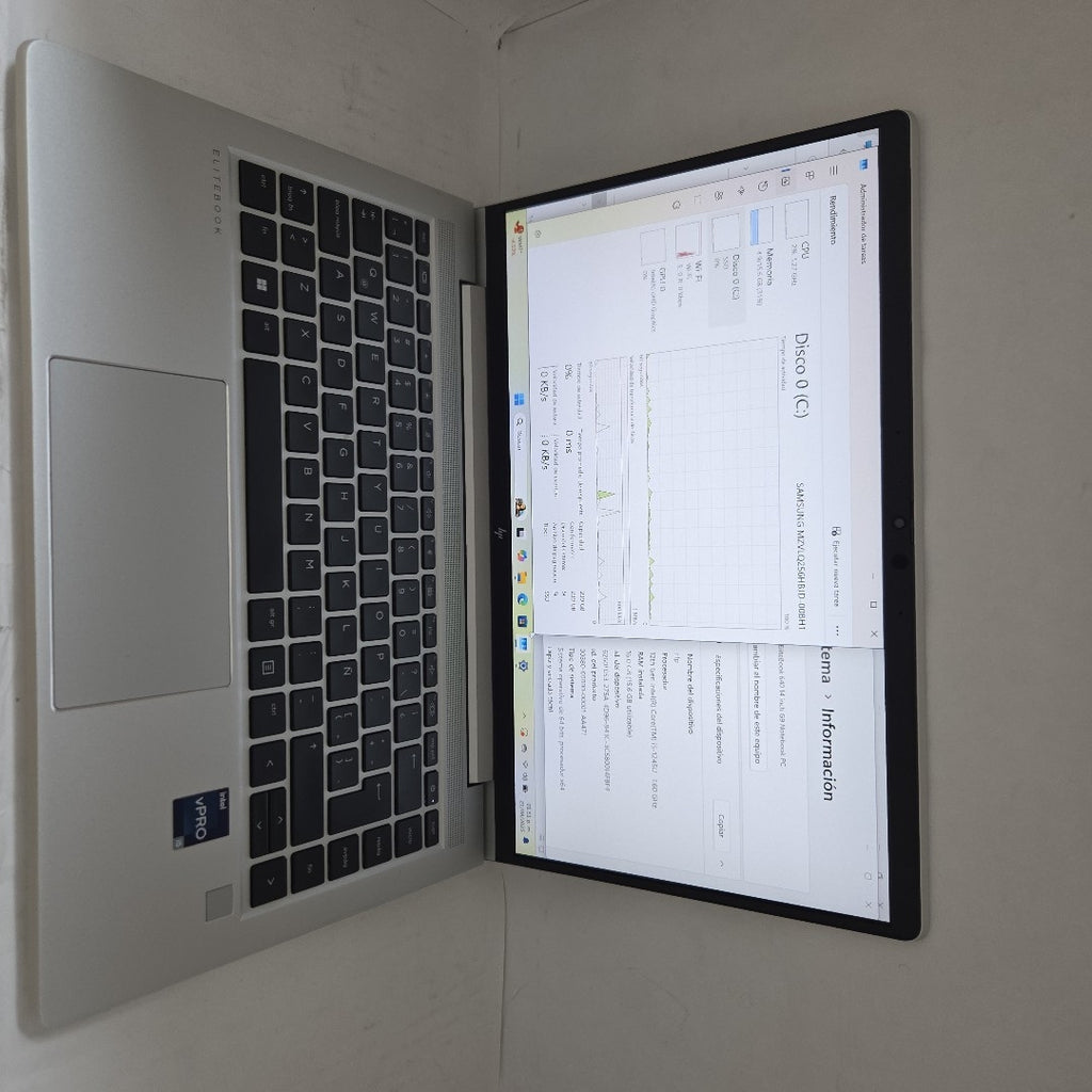 LAPTOP HP ELITEBOOK 640 G9 (2023) 256 GB SSD 16 GB RAM (SEMINUEVO)