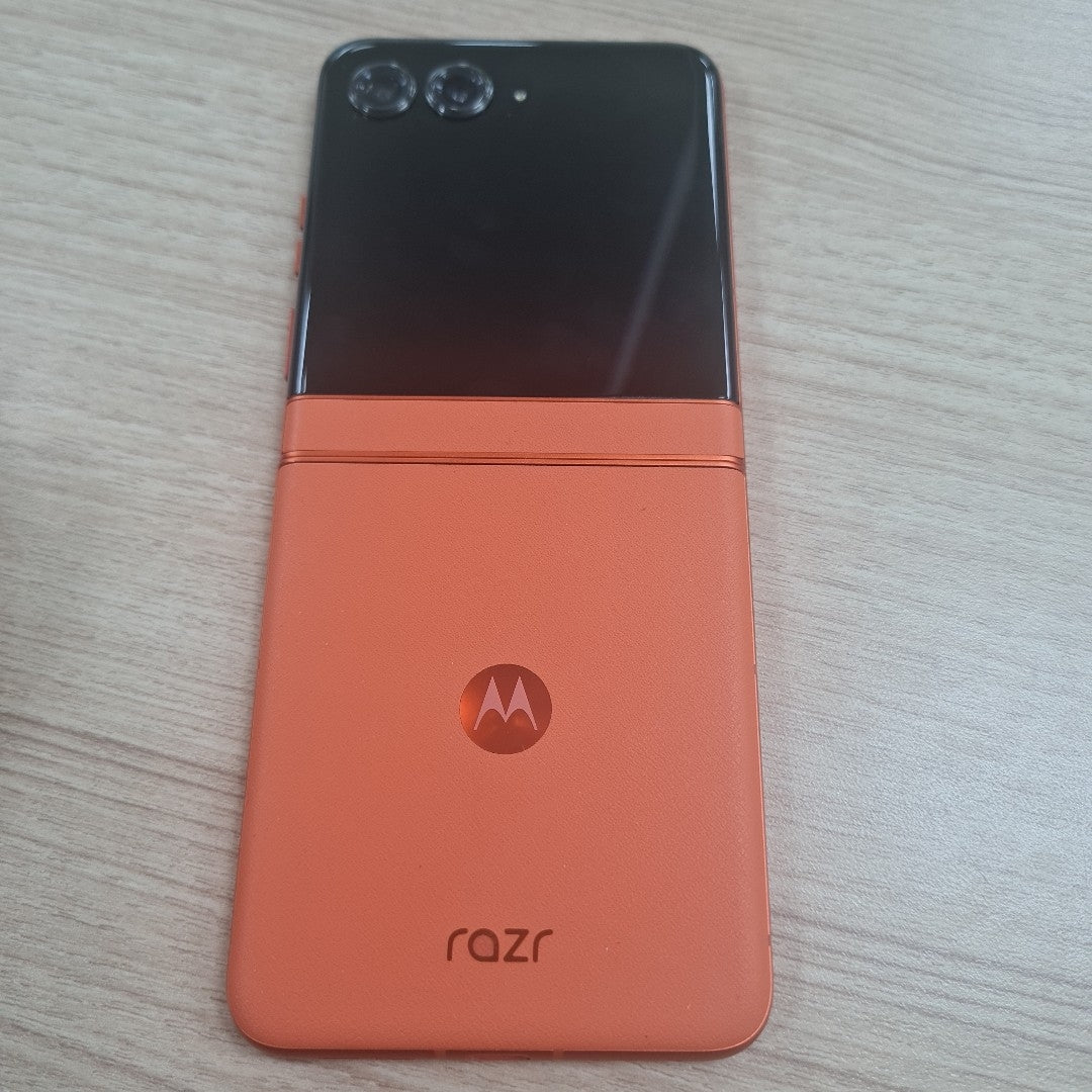 CELULAR MOTOROLA RAZR 50 5G XT2453-1 512 GB 12 GB RAM (SEMINUEVO)