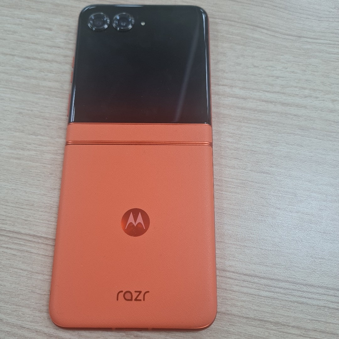 CELULAR MOTOROLA RAZR 50 5G XT2453-1 512 GB 12 GB RAM (SEMINUEVO)