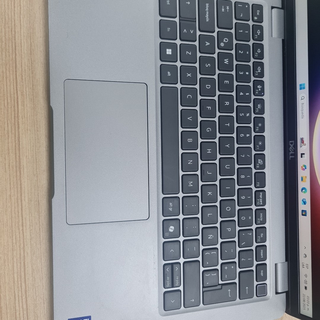 LAPTOP DELL LATITUDE 5450 (2024) 512 GB SSD 16 GB RAM (SEMINUEVO)