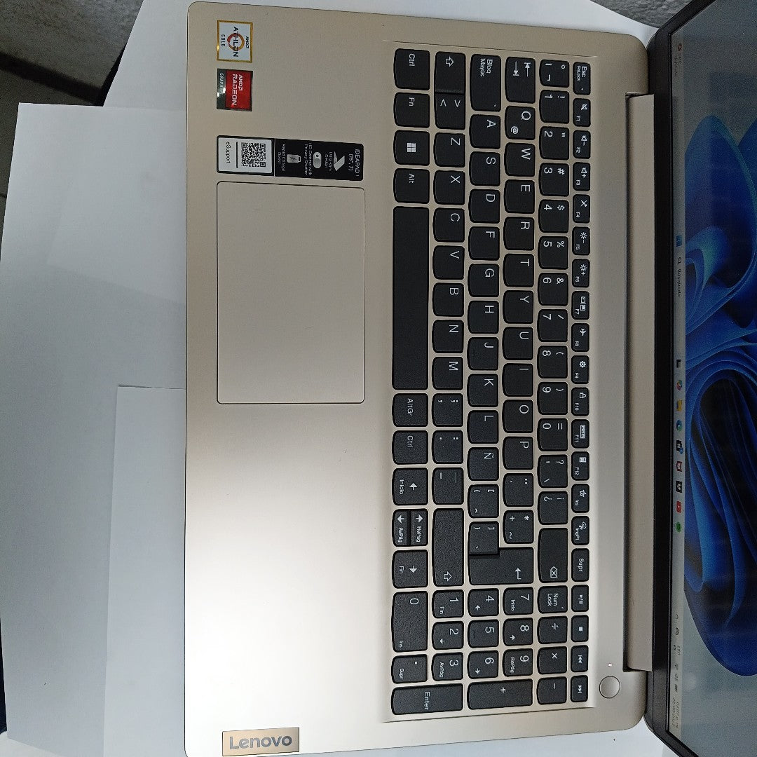 LAPTOP LENOVO IDEAPAD 1 15AMN7 (2023) 256 GB HDD 8 GB RAM (SEMINUEVO)